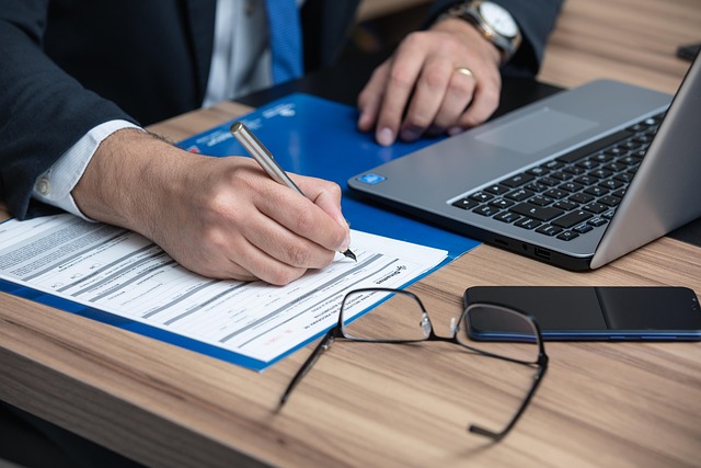 When to Reach Out to a Factory Accident Attorney for Compensation