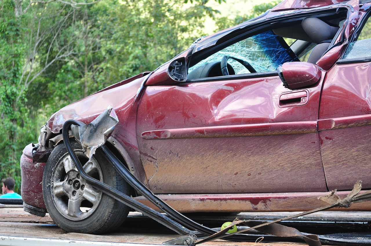 Understanding Truck Accident Law & Lawyer Roles in Phoenix